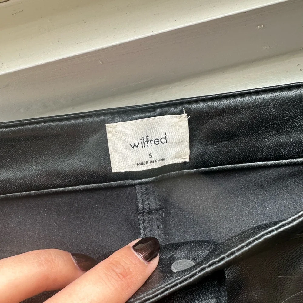 Pristine Aritzia Melina vegan leather kick pants black - Picture 4 of 6